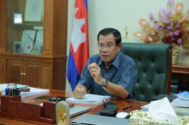 លោកនាយក​រដ្ឋមន្ត្រី ហ៊ុន សែន តាមរយៈ​ទំព័រ​ហ្វេ​ស​ប៊ុ​ក​របស់ខ្លួន​នៅតែ​បន្ត​អំពាវនាវ​ដល់​មន្ត្រី​គណបក្ស​សង្គ្រោះ​ជាតិ​ឲ្យ​ទៅ​ចូលរួម​ជីវភាព​នយោបាយ​ជាមួយ​គណបក្ស​ប្រជាជន​កម្ពុជា